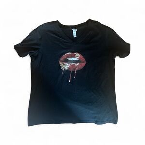 Fashion Inspired Graphic Lip Print Women's Top - EUC